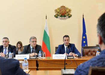 Министър Гвоздейков призова за изграждането на мрежа от зарядни станции