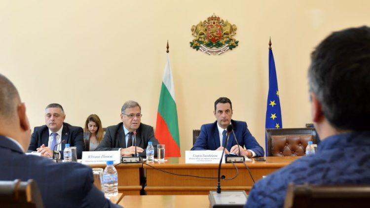 Министър Гвоздейков призова за изграждането на мрежа от зарядни станции