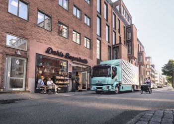 Volvo обновява е-камионите си за транспорт в градска среда