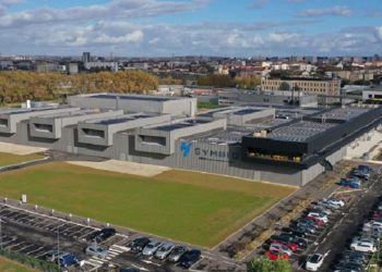 Stellantis JV Symbio открива най-големия завод за водородни горивни клетки в Европа