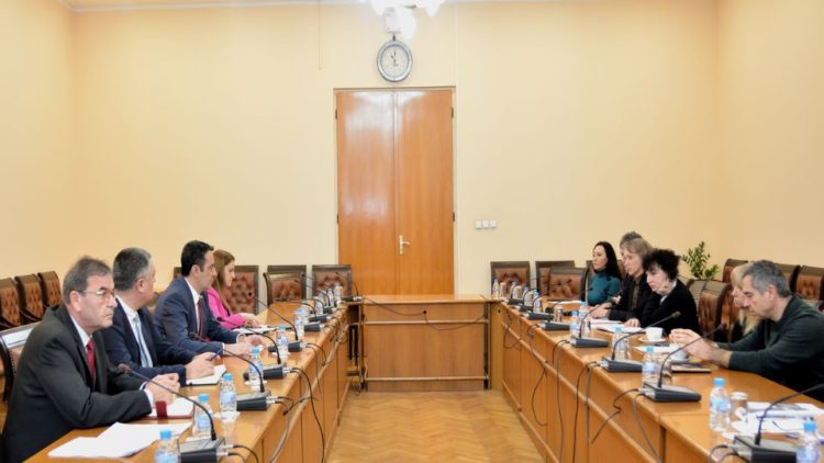 Министър Гвоздейков ще внедрява полигони за безопасно шофиране