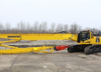 Komatsu представя нов багер за разрушаване