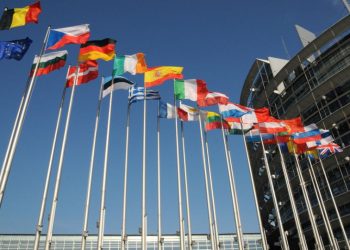ЕС официално прие по-строги стандарти за СО2 емисии на камиони и автобуси