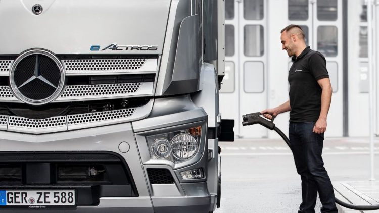 Mercedes-Benz Trucks предлага зарядни станции за клиенти с е-камиони