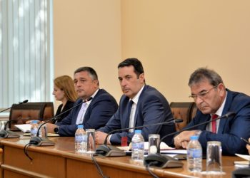 Министър Гвоздейков обсъди с бранша предложенията за промени в курсовете за кандидат-водачи