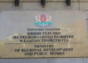 МРРБ с призив към строителния бранш да помогне в борбата с пожарите