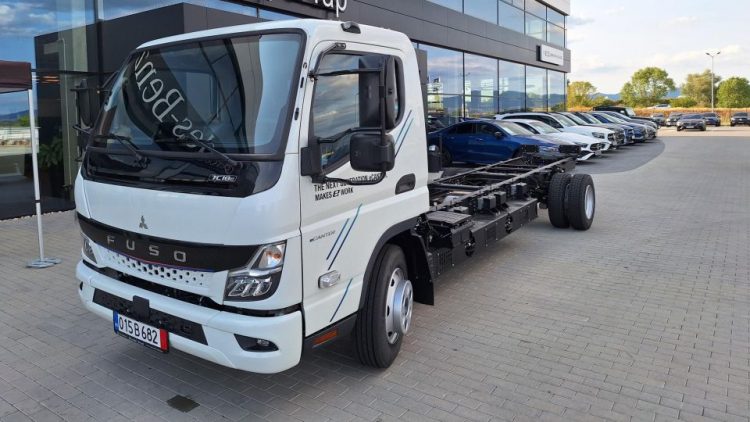 Първият електрически FUSO eCanter пристигна в България