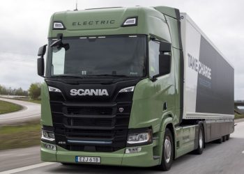 1900 километра в три държави със Scania 45 R
