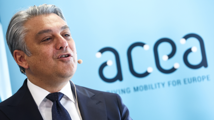 Търсенето на електромобили намалява и ACEA призовава за спешни действия