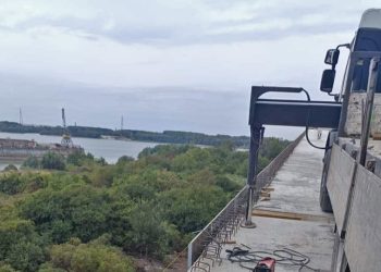 5,6 т тежи всеки стоманобетонен панел на Дунав мост при Русе