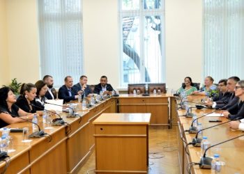 Министър Стоянова: Запозната съм с проблемите в автомобилния сектор и ще съдействам за решаването им