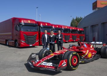 IVECO достави флот от 16 превозни средства на Scuderia Ferrari HP