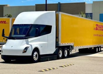 DHL Supply Chain USA обяви за успешни тестовете на Tesla Semi