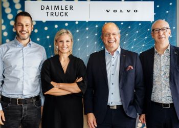 Volvo Group и Daimler Truck правят съвместно софтуерна платформа за камиони