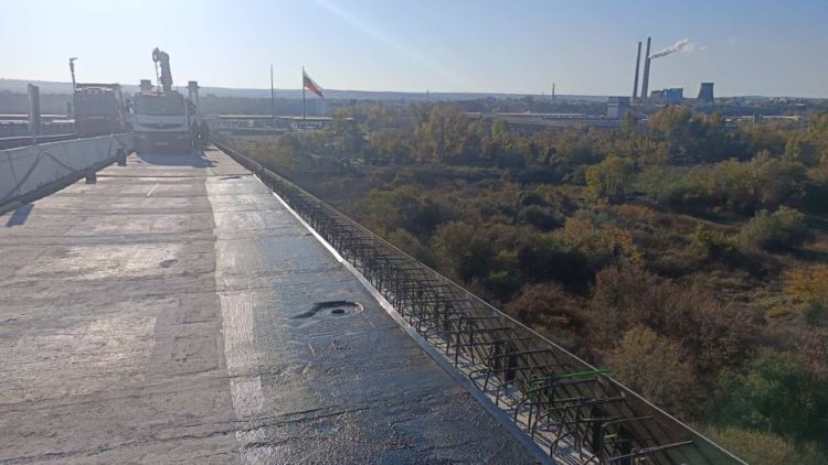 Реставрирани са 12 стълба за осветление на Дунав мост при Русе
