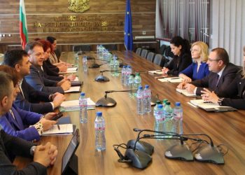 Министър Иванов: Инвестиционната програма за общински проекти трябва да продължи