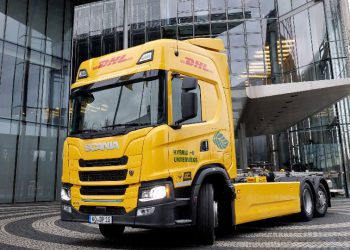 Scania и DHL тестват електрически камион с горивен генератор за удължаване на пробега