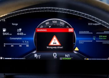 Mercedes-Benz Trucks разработи нова функция за трафик предупреждения
