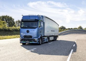 Mercedes-Benz Trucks разширява гамата на eActros 600 и спира моделите 300 и 400