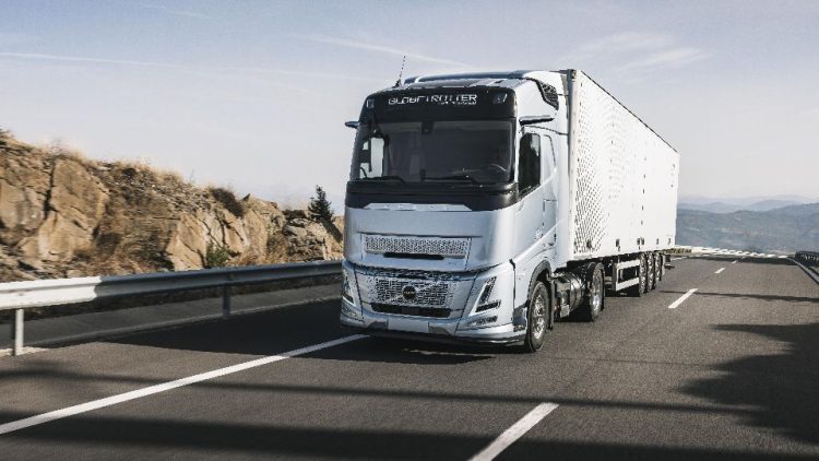 Volvo увеличава продажбите на газовите си камиони