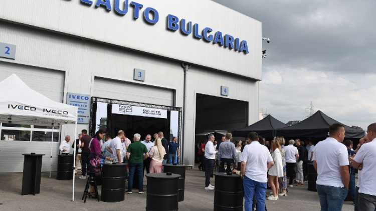 Усмивки и добро настроение от Булавто за юбилея на IVECO