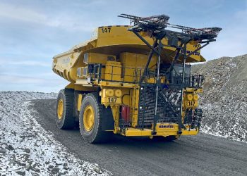 Новият енергийно независим камион на Komatsu влезе в полеви тестове