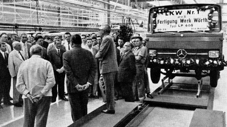 Първият камион от завода на Mercedes-Benz във Вьорт излиза преди 60 години