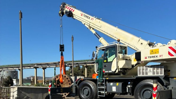 Високопроходим кран Terex TRT 50