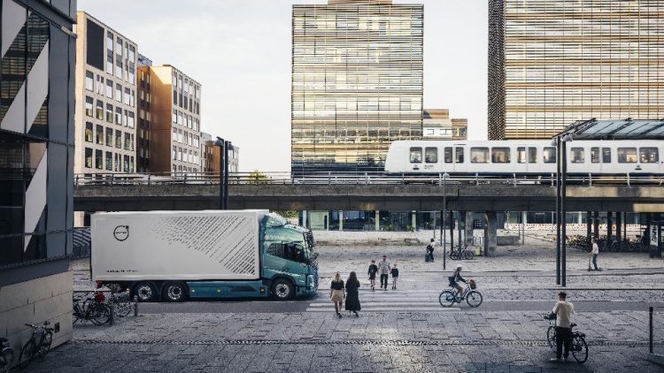 Volvo получи 5 звезди във втория рейтинг за безопасност на тежки камиони Euro NCAP