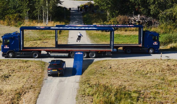 Scania демонстрира напредък в технологията за автономни камиони