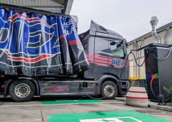 Daimler Truck развива мрежата си за зареждане на е-камиони