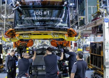 Mercedes-Benz Trucks започна производство на новото поколение eActros 400