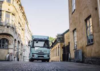 Volvo Trucks представя 14-тонния Volvo FL Electric за градски мисии