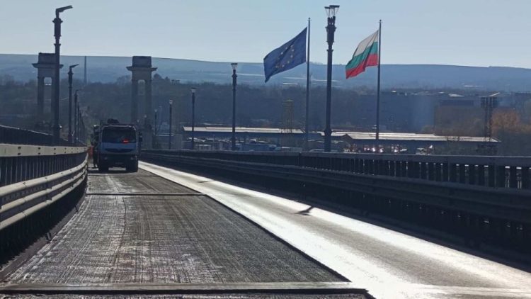 Продължава основният ремонт на Дунав мост при Русе