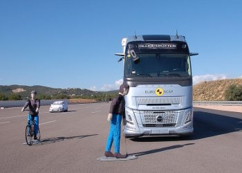 Volvo Trucks отново получи 5 звезди с Volvo FH в рейтинга за безопасност Euro NCAP