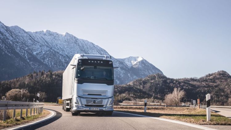 Volvo Trucks пуска изцяло нова платформа за двигатели с вътрешно горене