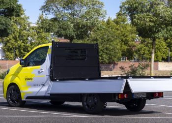 Opel Vivaro с платформа се предлага и с 2,2-литров дизелов двигател