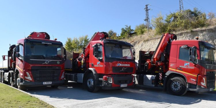 БУЛАВТО БЪЛГАРИЯ достави 15 крана FАSSI върху шасита Volvo на „ГРОМА ХОЛД“