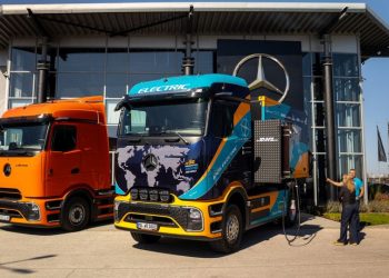 Mercedes-Benz eActros  600 и Тобиас Вагнер около света с 80 зареждания