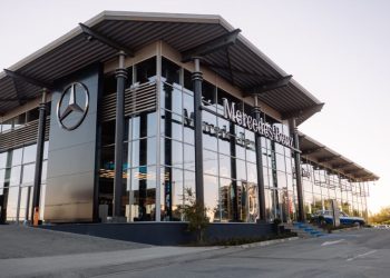 Трилъчата звезда на Mercedes-Benz изгря с нов блясък във Варна