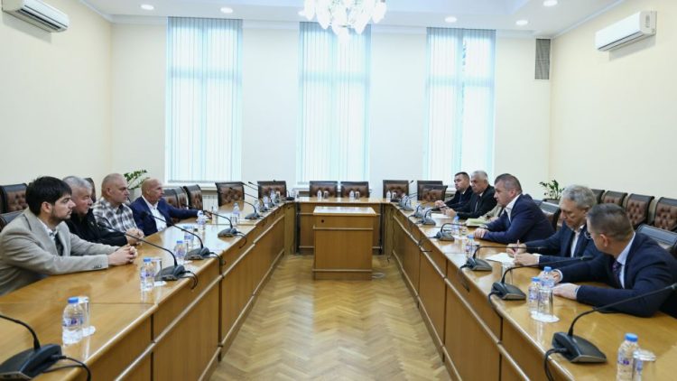 Министър Георги Пеев обсъди с превозвачите мерки за подобряване на пропускливостта на ГКПП „Капитан Андреево“